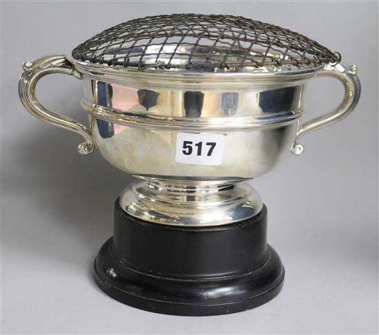 A George V two handled silver rose bowl, Birmingham 1928, 15ozs